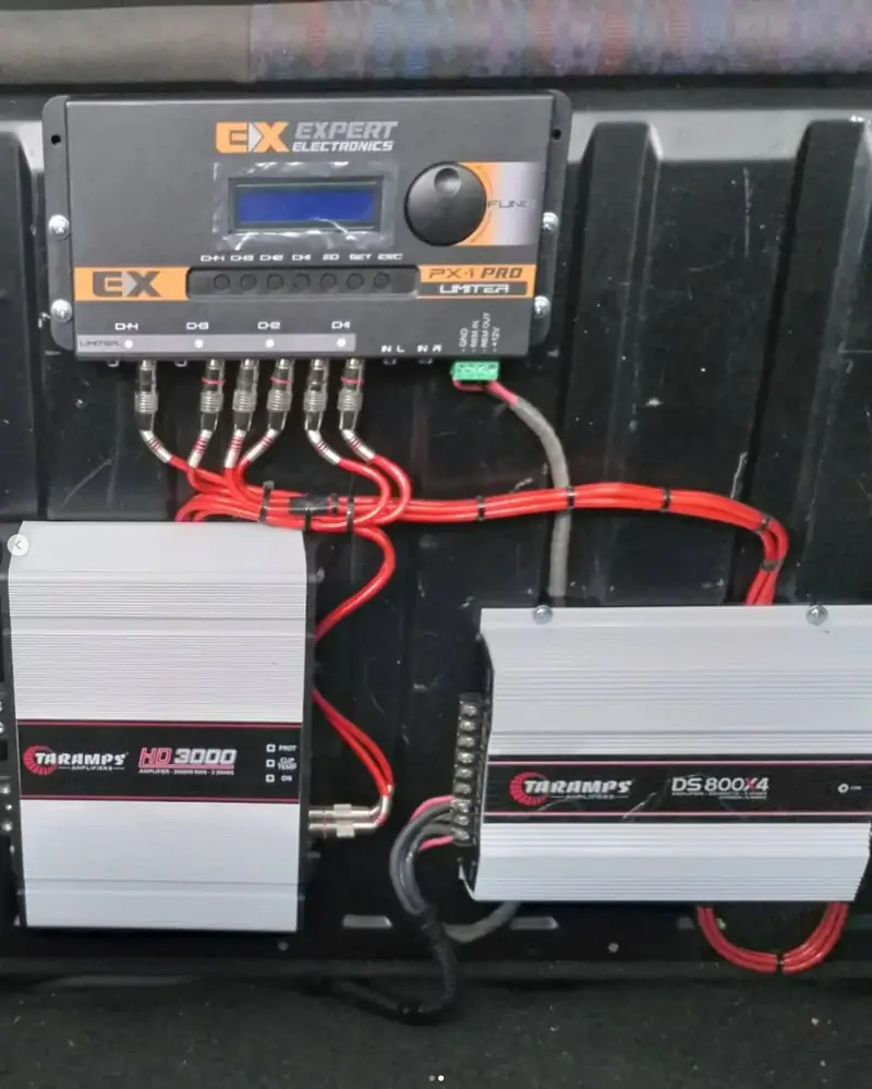 Instalação de som e rádio automotivo